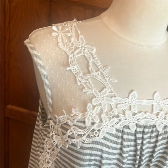 Maurices NWT⭐️Gray & White Lace Tank Top - Picture 5 of 10